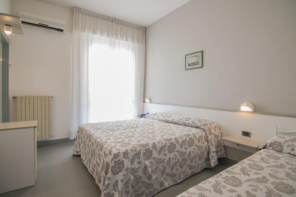 B&B Hotel Souvenir Cesenatico Szoba fotó